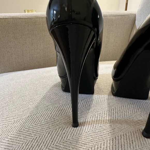 Yves Saint Laurent (Tribute) Trib Too Authenticated Patent Leather Heels - Picture 6 of 16